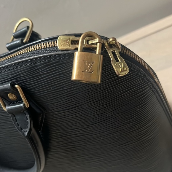 Louis Vuitton Alma Pm Epi Leather - Picture 2 of 6
